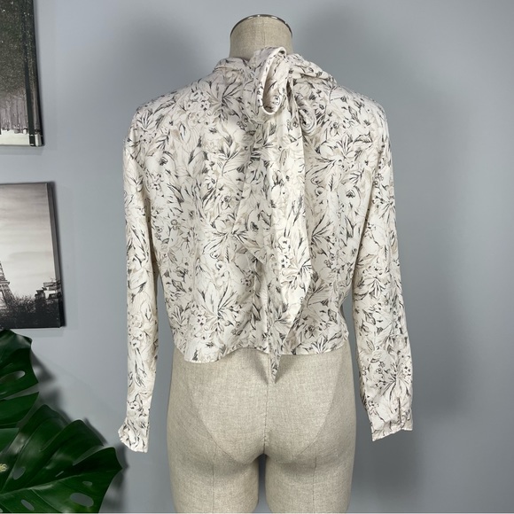 NWT ASTR off white sketch floral blouse with tie Sz S - Picture 7 of 16